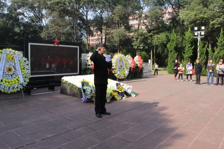 缅怀先烈英姿 传颂红岩精神 M88