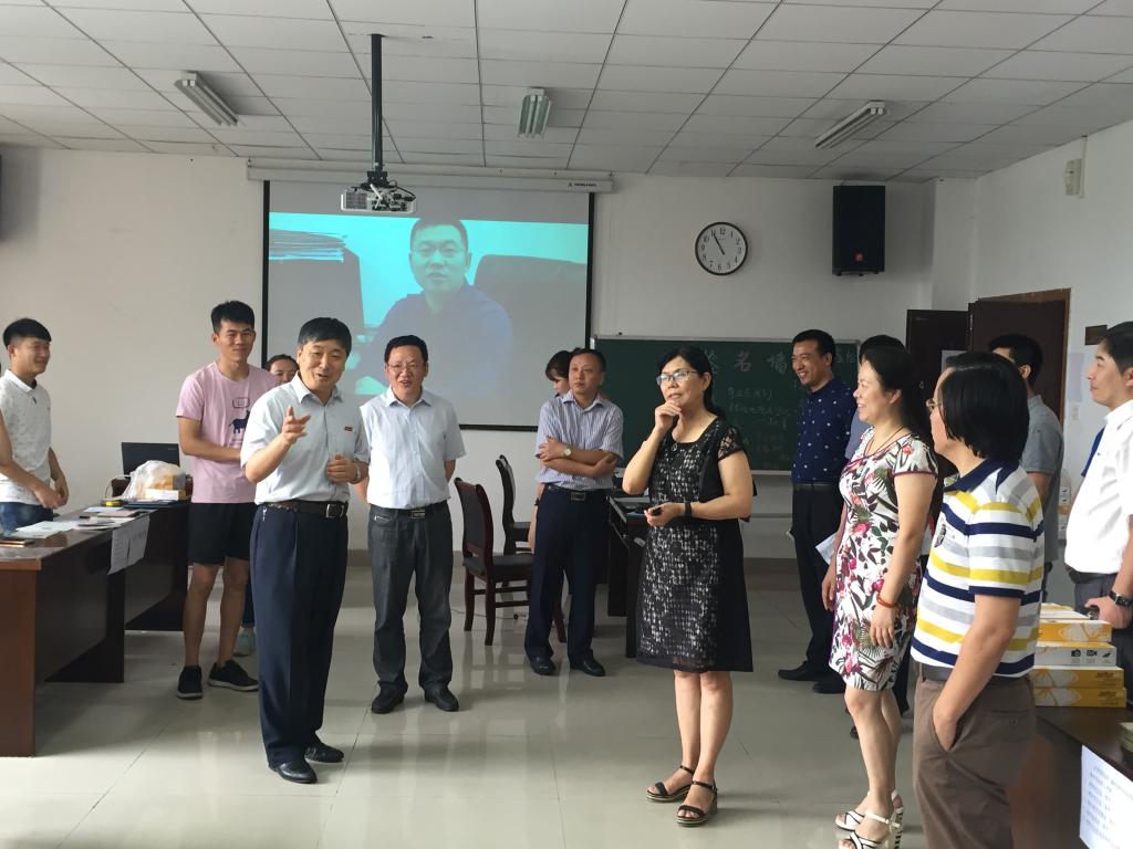 周泽扬校长一行视察化学学院毕业派遣工作 M88