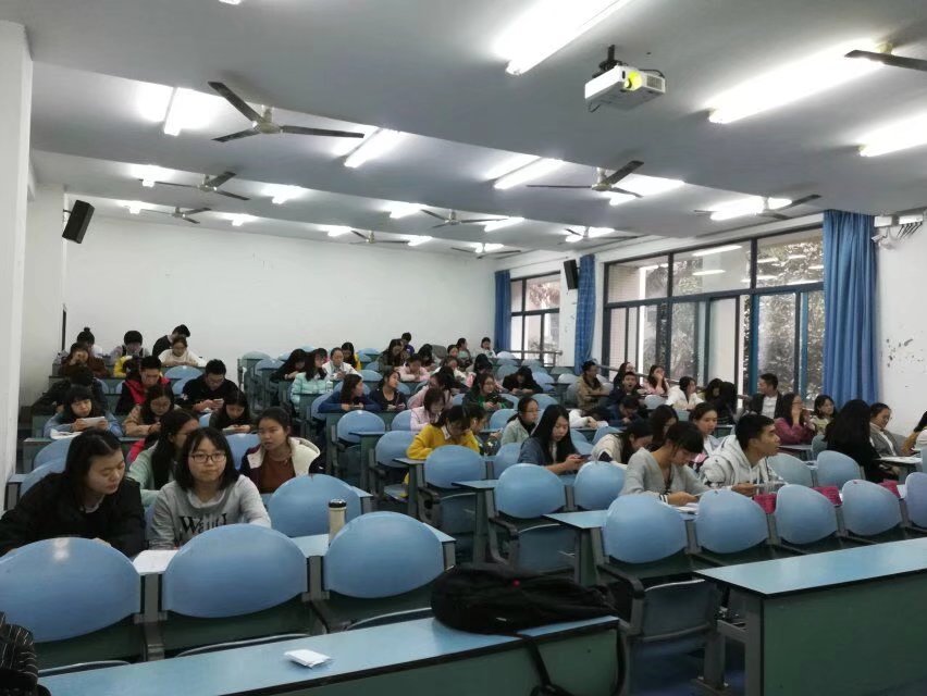 化学学院第一期演讲角交流会 M88