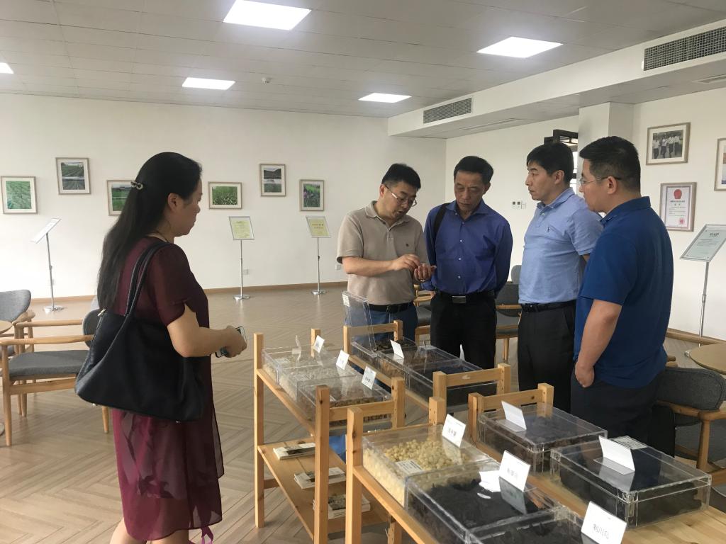 学院领导赴国嘉集团新荷花中药饮品股份有限公司调研 M88