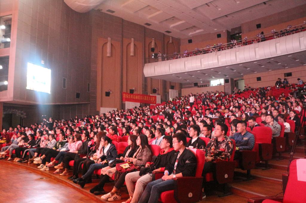 化学学院举行2018级迎新晚会 M88