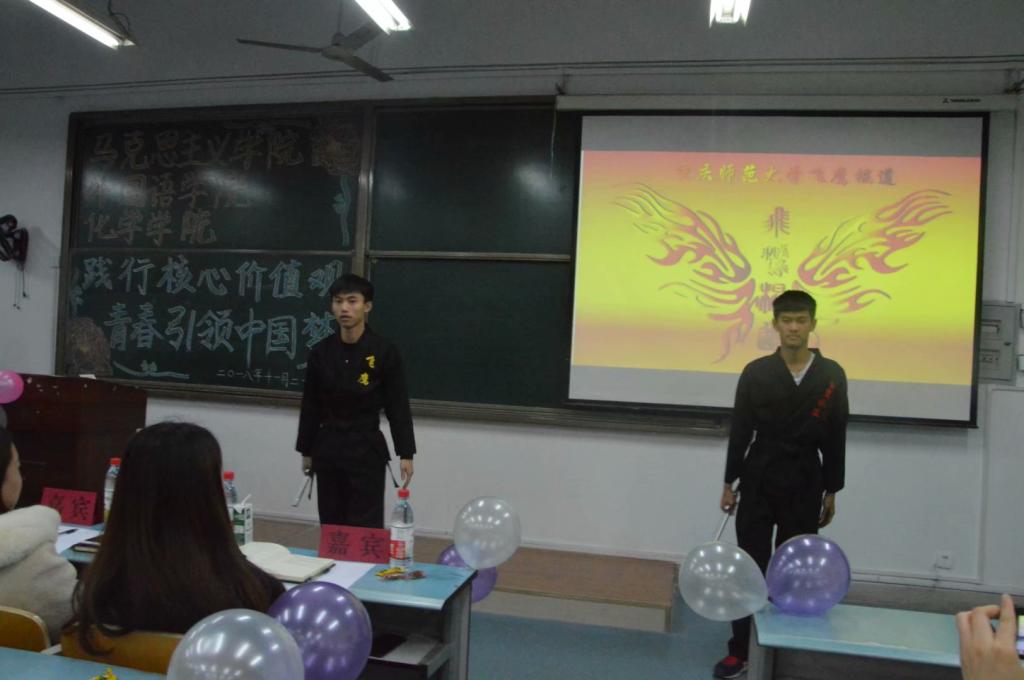 M88举办2018—2019学年度上期社团部团组织活动 M88