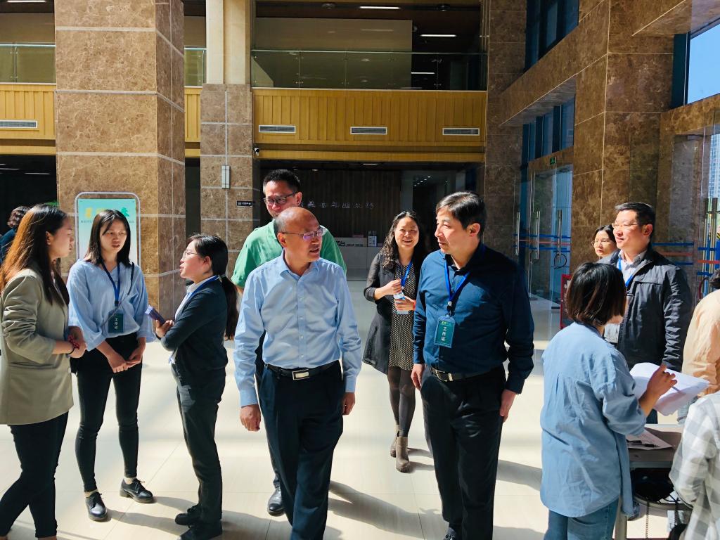 化学学院承办“星耀三春”M88春季大型双选会1_M88副校长杨如安到现场指导工作 M88