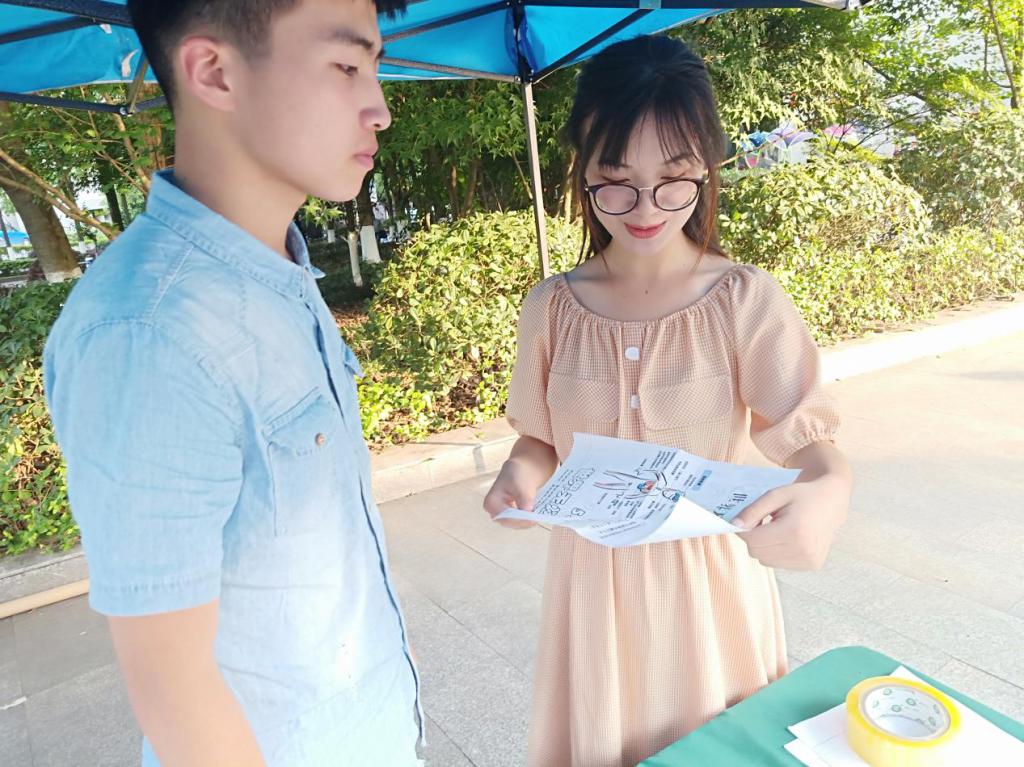 化学学院举办“无烟宣传”活动